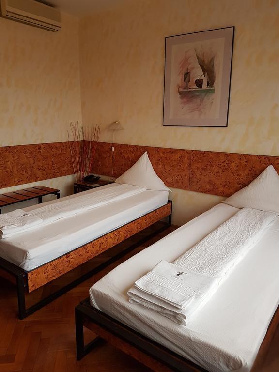 Hotel Central Hotel 2*