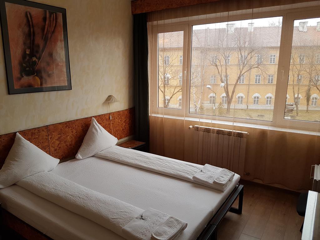 Hotel Central Hotel 2*